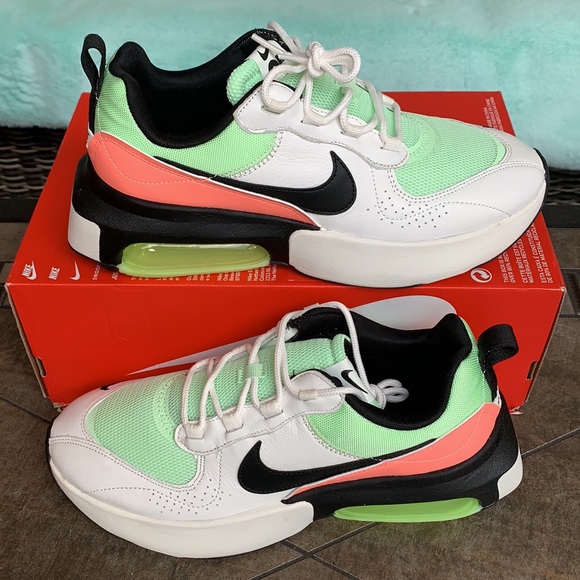 NIKE WMNS AIR MAX VERONA - Picture 2 of 16